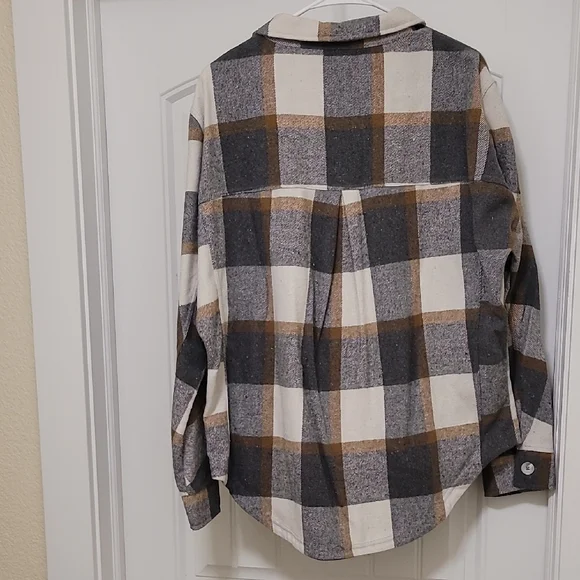 Senita Athletics Women's Rin Shacket In Sandstone Plaid - Picture 3 of 3